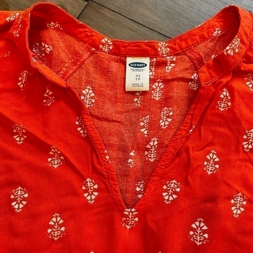 old Navy top - Picture 2 of 5